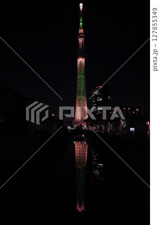 逆さスカイツリーの夜景 127855349