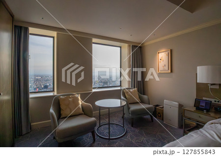 名古屋市の高級ホテル、名古屋マリオットアソシアホテルの綺麗な客室、ツインルーム 127855843