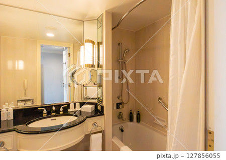 名古屋市の高級ホテル、名古屋マリオットアソシアホテルの客室、洗面室 127856055