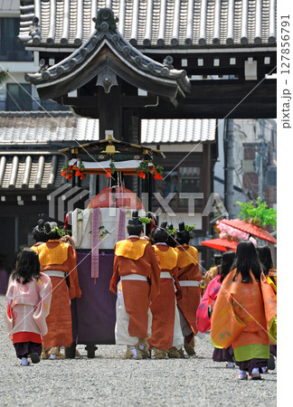 葵祭の斎王代 127856791