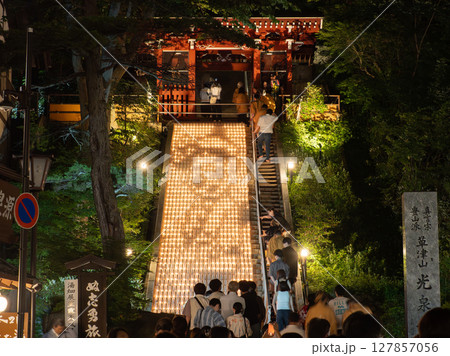 草津温泉　湯畑まえ（光泉寺・山門下）のキャンドルイベント 127857056