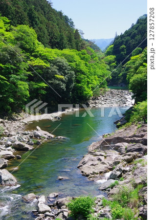 愛媛県四国中央市　富郷渓谷と銅山川周辺の景色 127857208