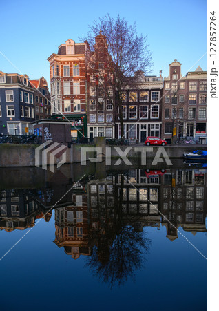 アムステルダムの朝の景色 127857264