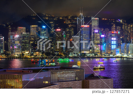 ビクトリアハーバーの夜景 127857271