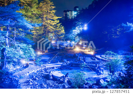 草津温泉　西の河原公園の足湯 127857451