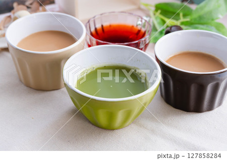 温かい飲み物4種類 127858284
