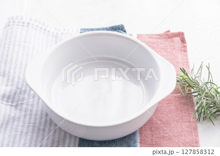 白いグラタン皿 白いグラタン皿 127858312