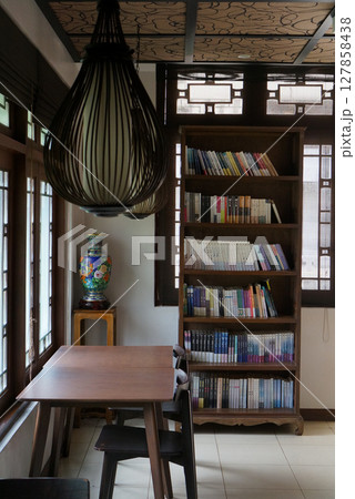 The interior atmosphere of the library of the Chinese Institute of Arts and Culture The interior atmosphere of the library of the Chinese Institute of Arts and Culture 127858438