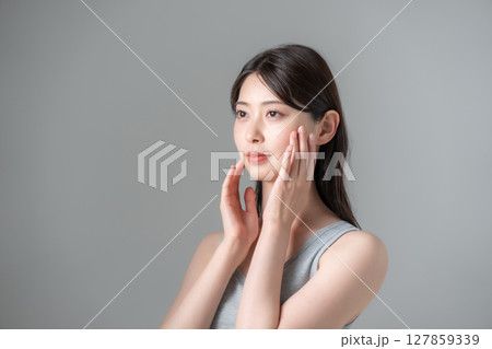 女性　ビューティー　スキンケア 127859339