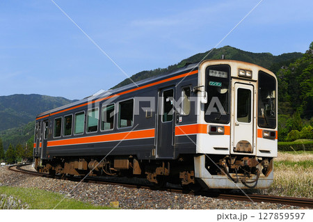 JR名松線・普通列車（伊勢奥津行） 127859597