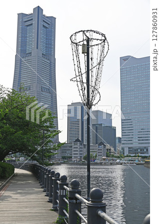 横浜みなとみらい21の風景 横浜みなとみらい21の風景 127860931