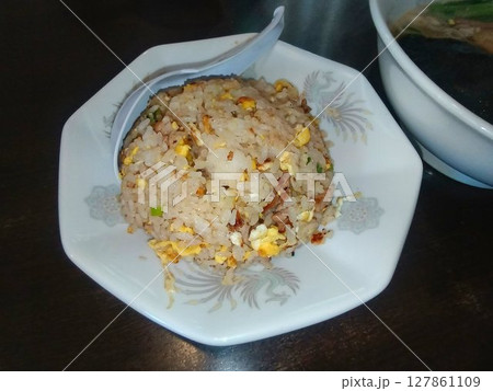 街の中華食堂の優しい味わい… 炒飯 127861109