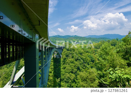 天龍峡大橋、三遠南信自動車道の天空にそびえる孤高の橋 天龍峡大橋、三遠南信自動車道の天空にそびえる孤高の橋 127861261