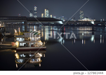 Han river Hangang and panoramic cityscape of Seoul, capital of South Korea at night 127861444