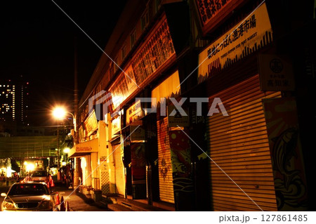 【夜景と築地】築地場外市場と店舗 127861485