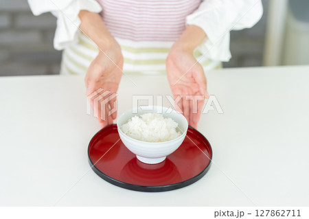 炊き立てのご飯 炊き立てのご飯 127862711
