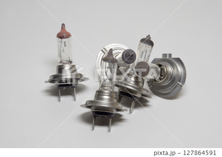 halogen lamps, used, in heap, for car headlights, dual-contact connecting terminal 127864591