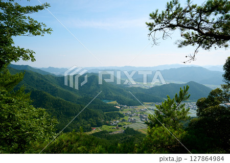 黒田城跡の登山道から見える景色 黒田城跡の登山道から見える景色 127864984