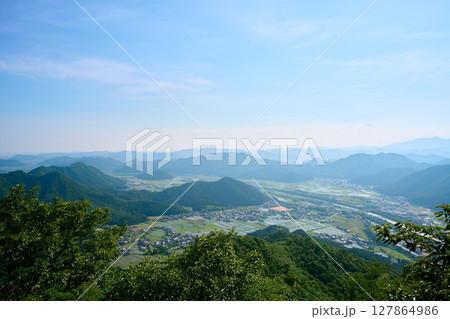 黒田城跡の登山道から見える景色 黒田城跡の登山道から見える景色 127864986