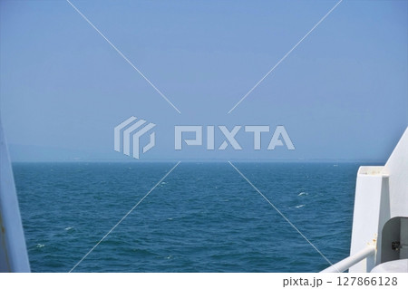 駿河湾フェリーのデッキからの風景 127866128