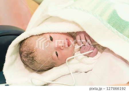 産まれたての日本人の男の子の赤ちゃん 127866192