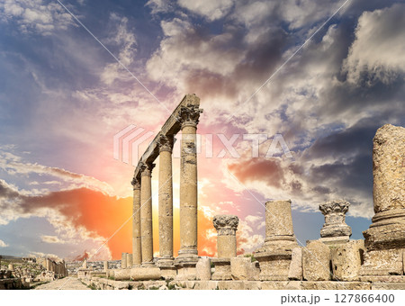 Roman Columns in the Jordanian city of Jerash (Gerasa of Antiquity), capital and largest city of Jerash Governorate, Jordan. Against the background of a beautiful sky with clouds 127866400