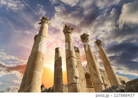 Roman Columns in the Jordanian city of Jerash (Gerasa of Antiquity), capital and largest city of Jerash Governorate, Jordan. Against the background of a beautiful sky with clouds 127866437