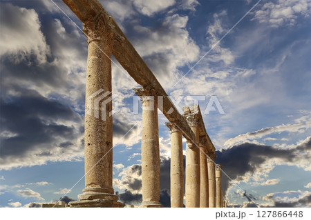Roman Columns in the Jordanian city of Jerash (Gerasa of Antiquity), capital and largest city of Jerash Governorate, Jordan. Against the background of a beautiful sky with clouds 127866448