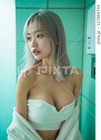 バスローブ姿の若い女性　入浴　温泉　ジャグジー[AI生成画像] 127866744