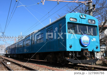 車両基地に停車する和田岬線の103系（ありがとうヘッドマーク掲出） 127866766