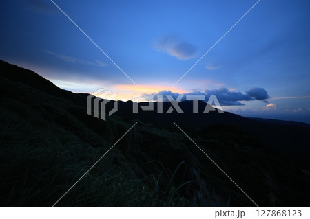 陽明山 夕日 夕焼け 127868123