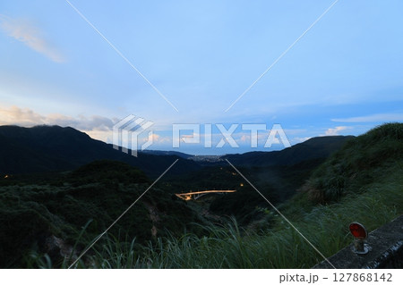 陽明山 台湾 ナイトシーン 127868142