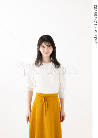 爽やかな笑顔の女性 爽やかな笑顔の女性 127868882