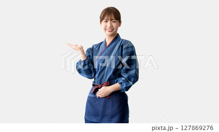 居酒屋・飲食店スタッフの若い女性 居酒屋・飲食店スタッフの若い女性 127869276