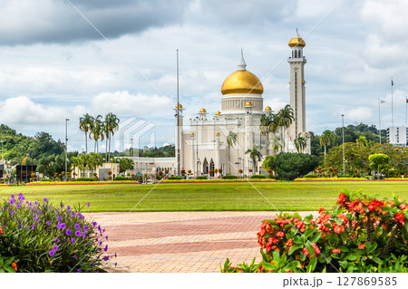 City central garden park of Omar Ali Saifuddien Mosque golden domes and minarets with flowers in the foreground, Bandar Seri Begawan, Borneo, Sultanate Brunei Darussalam City central garden park of Omar Ali Saifuddien Mosque golden domes and minarets with flowers in the foreground, Bandar Seri Begawan, Borneo, Sultanate Brunei Darussalam 127869585