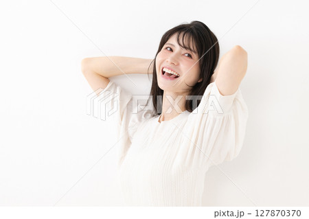 笑顔のミドル女性 笑顔のミドル女性 127870370