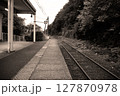 日本の鉄道　田舎の無人駅 127870978