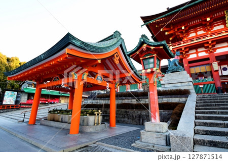 京都府　伏見稲荷大社　手水舎　京都市伏見区深草藪之内町　2022 年 2月 127871514