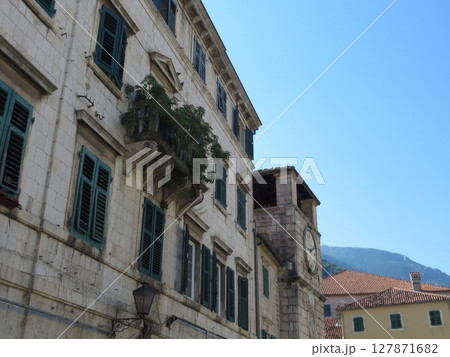 Exploring the Historic Architecture of Old Town Kotor in Montenegro Under Clear Blue Skies 127871682