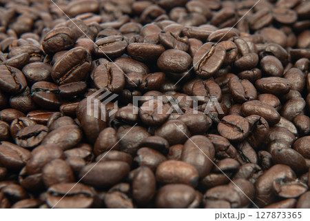 Coffee bean background. Roasted coffee beans on the entire surface. Brown coffee. Flat layout with top view. Coffee bean background. Roasted coffee beans on the entire surface. Brown coffee. Flat layout with top view. 127873365