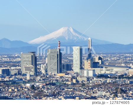 空撮「埼玉県」富士山とさいたま新都心を風景 127874005