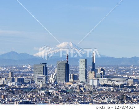 空撮「埼玉県」富士山とさいたま新都心を風景 127874017