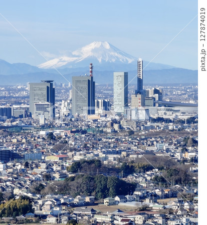 空撮「埼玉県」富士山とさいたま新都心を風景 127874019