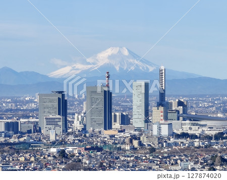 空撮「埼玉県」富士山とさいたま新都心を風景 127874020