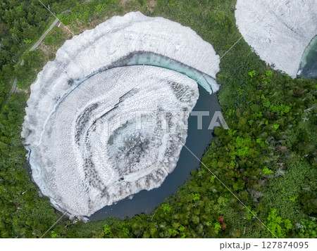 空撮「岩手・秋田県」八幡平のドラゴンアイの風景 127874095