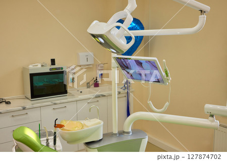 Digital Dental Monitor Effectively Displaying Various Oral Health Images Within the Clinic Setting Digital Dental Monitor Effectively Displaying Various Oral Health Images Within the Clinic Setting 127874702