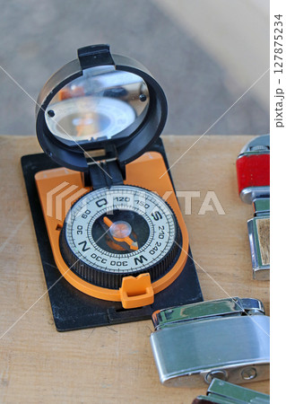 Field compass with mirror 127875234