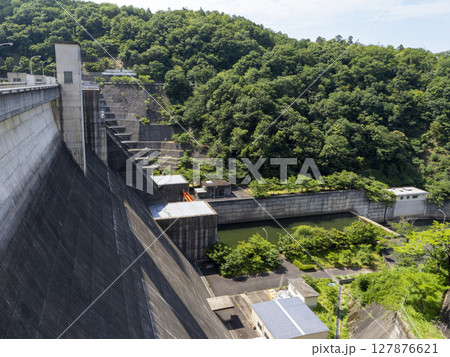 兵庫県川西市の一庫ダム 127876621