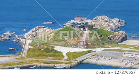 「青森県」ドローンでウミネコ繁殖地、蕪島付近を空撮　種差海岸 127876657