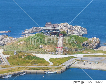「青森県」ドローンでウミネコ繁殖地、蕪島付近を空撮　種差海岸 127876683